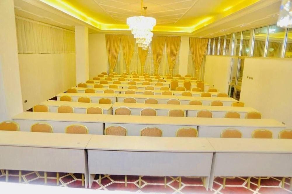 Cyan Hotel Адис Абеба Екстериор снимка